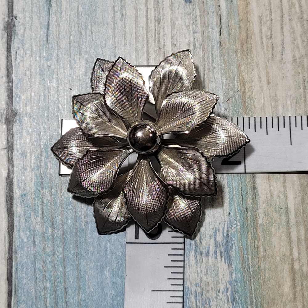 Vintage Flower Brooch and Earrings Set. - Picture 4 of 8